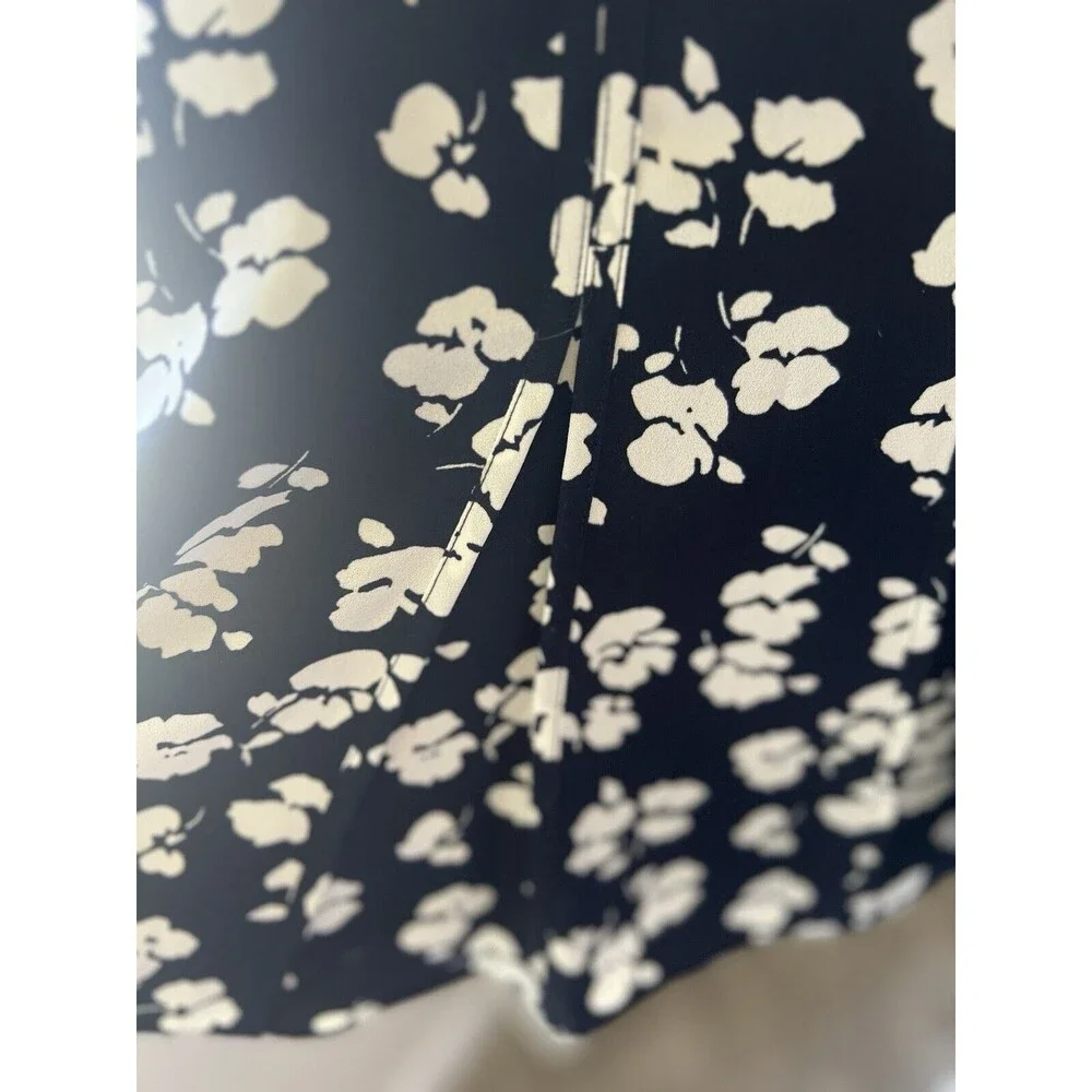 Ann Taylor Pleated Trumpet Skirt Sz 8 Navy with White Floral Lined - Picture 3 of 9